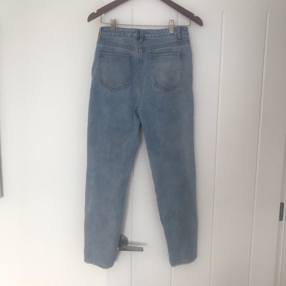 High rise butt fly cropped jeans. - Picture 6 of 9